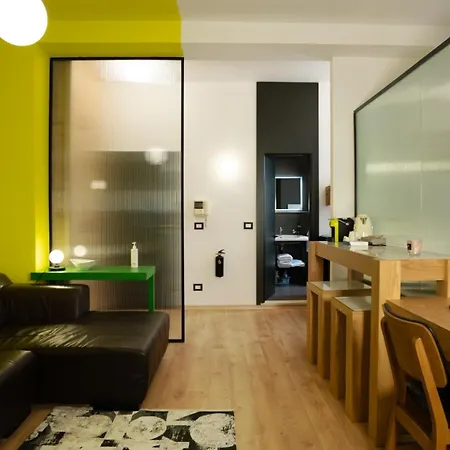 Appartamento Chic Retreat In Blloku Tirana